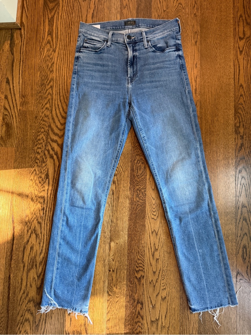 MOTHER Mid Rise DazzlerAnkle Fray- We The Animals wash size 28.  Great jeans!